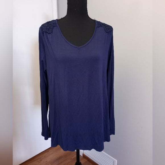 Kate and Mallory LG blue long sleeve top - Picture 1 of 3